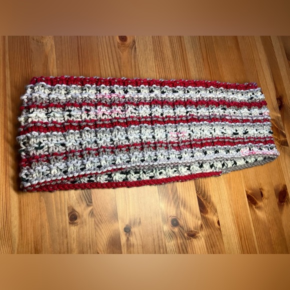 NWOT Red/grey/white infinity scarf - Picture 6 of 11